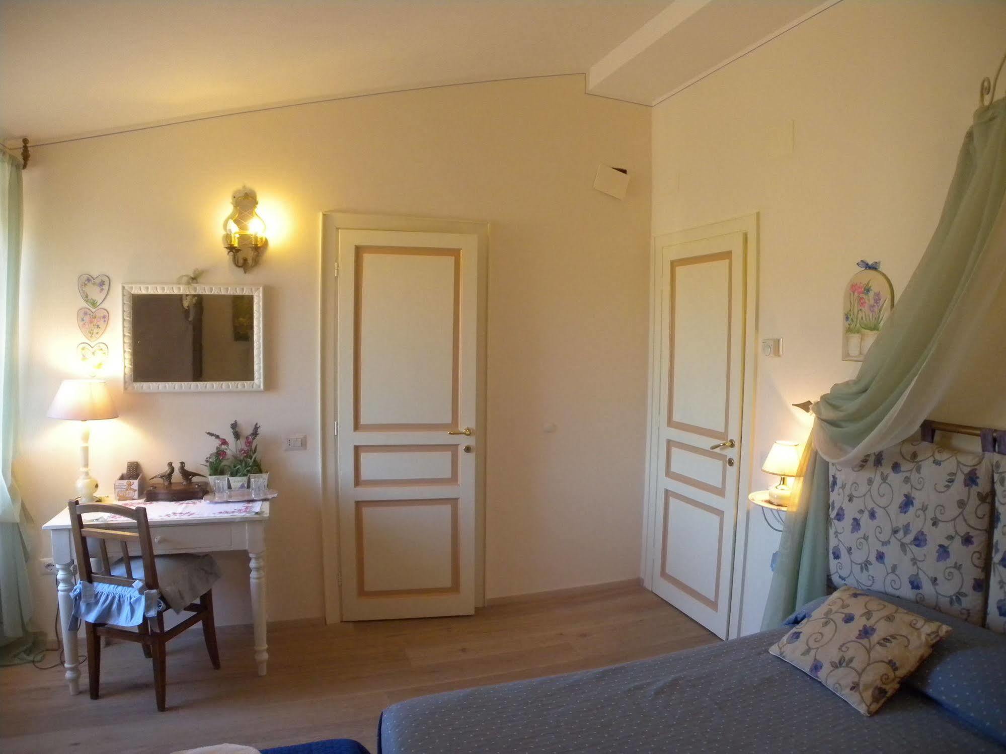 Bed And Breakfast A Casa Delle Fate Ассізі Екстер'єр фото